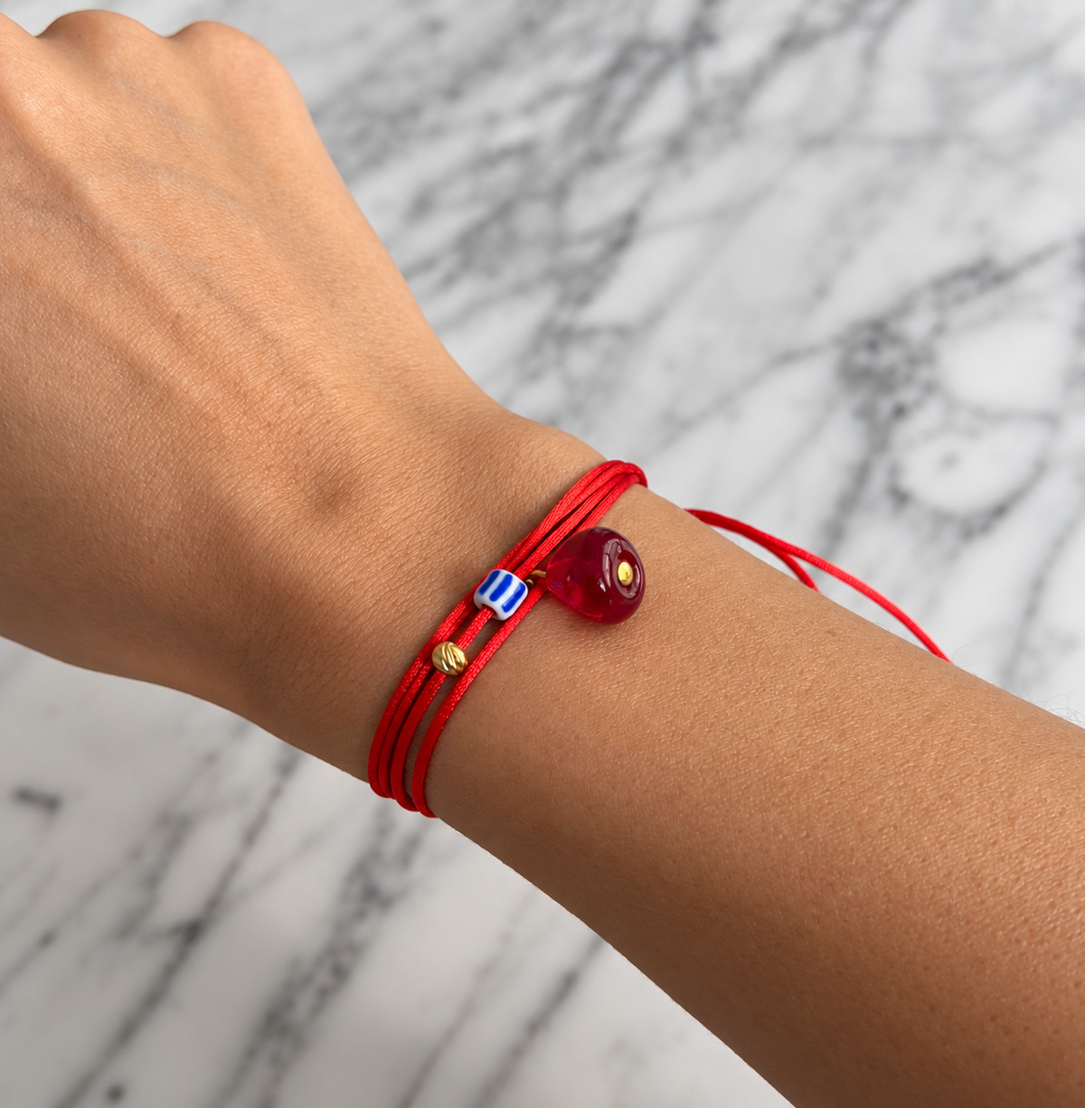 Red String No.4 Nar Tanesi Kolye / Bileklik – nar tanesi detaylı kırmızı ip tasarım