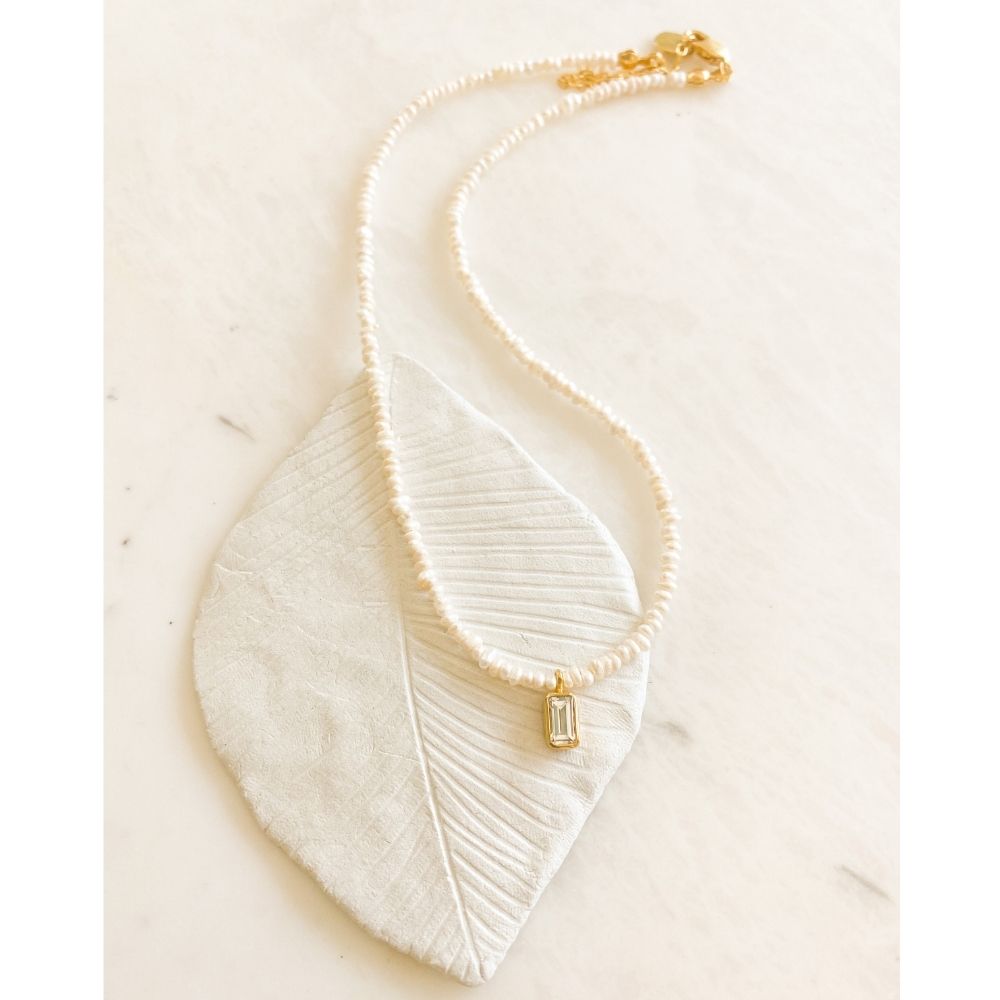 Una Rectangular Topaz Charm Pearl Necklace