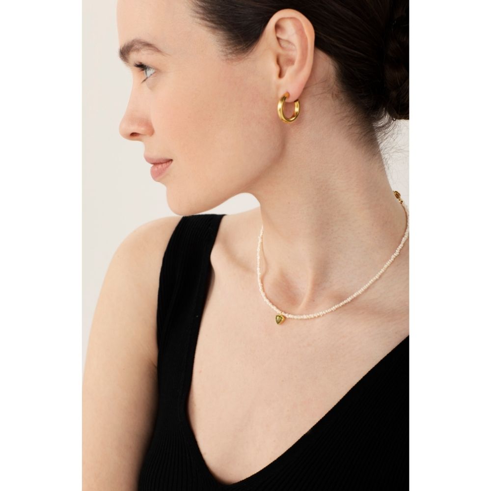Una Triangle Peridot Charm Pearl Necklace