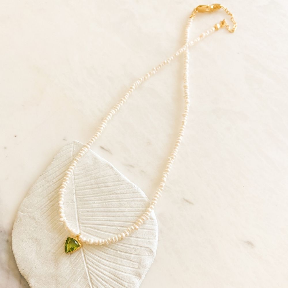 Una Triangle Peridot Charm Pearl Necklace