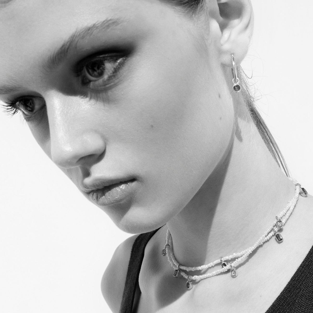 Vivi Kyanit Charm & İnci Kolye